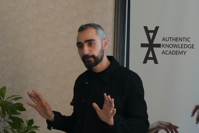 Dr. Daniel Rizk